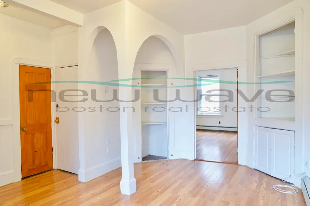 Building Photo - 34 Cunard St #3
