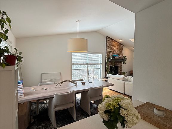 3rd image of 2005 S Oak Canyon Rd