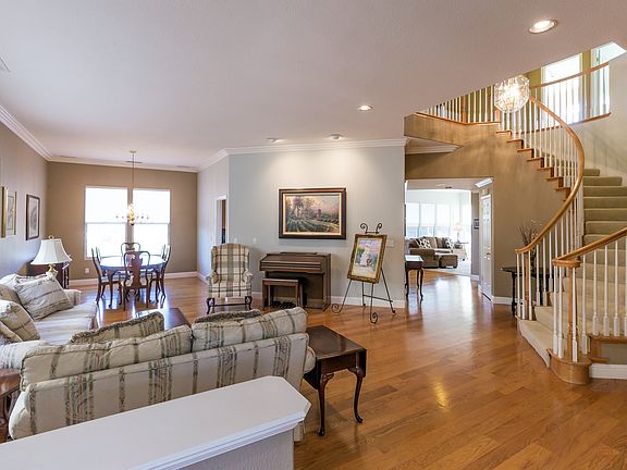 4th image of 5823 Cannes Pl