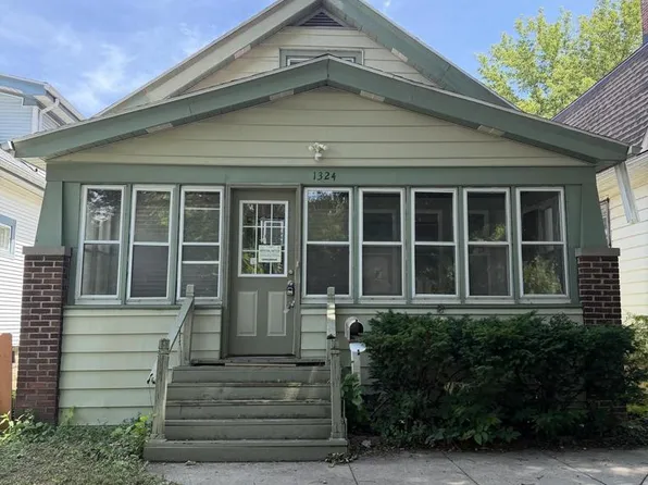 1324 S 77th STREET, West Allis, WI 53214