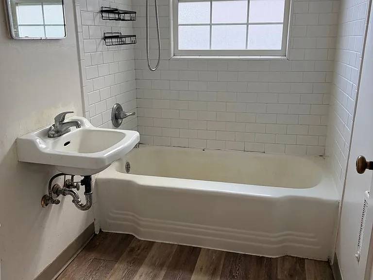 1636 SE Taylor St #1-8 — Photo 8