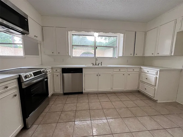 410 Cordell Dr — Photo 7