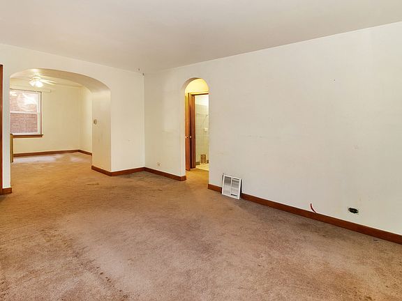 4th image of 10106 S Crandon Ave