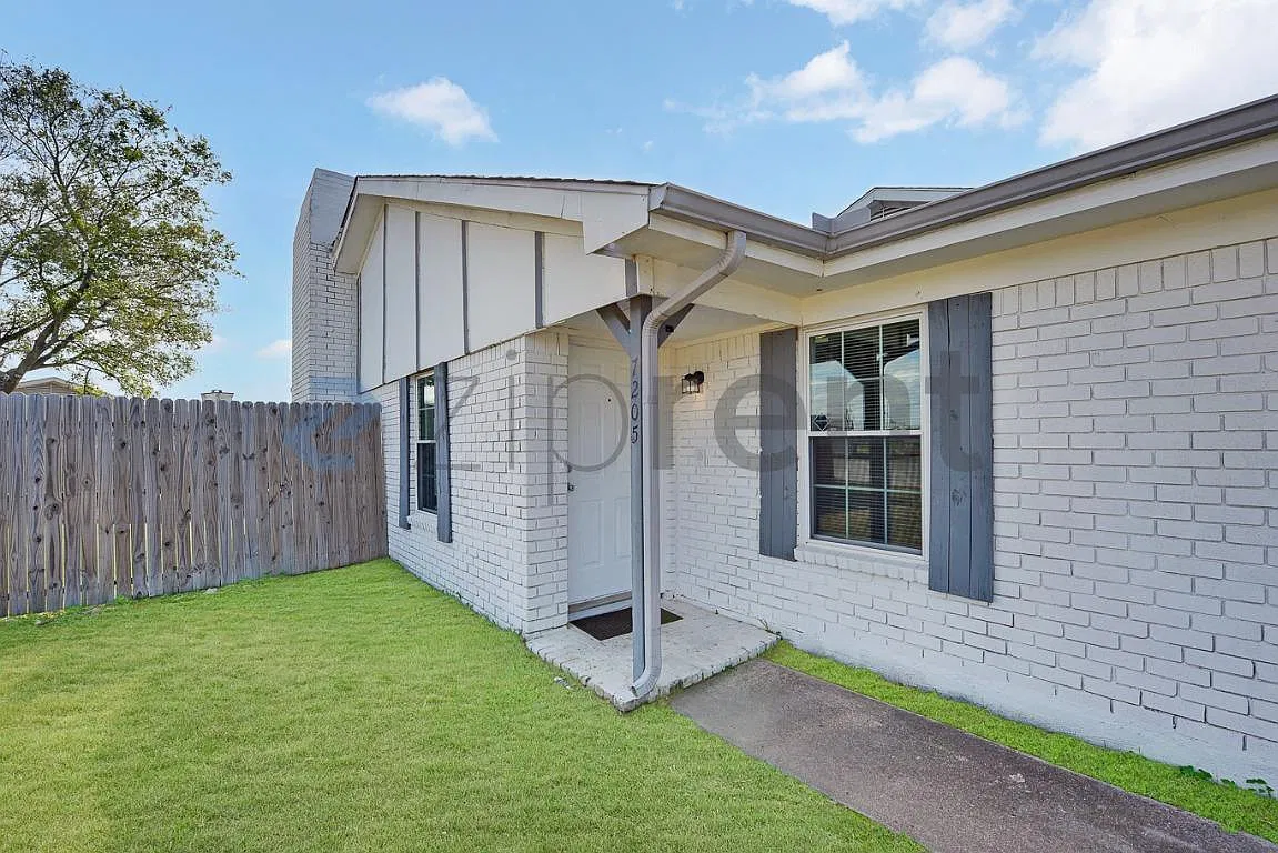 3 bed, 1551 sqft, $1,875 — Photo 3