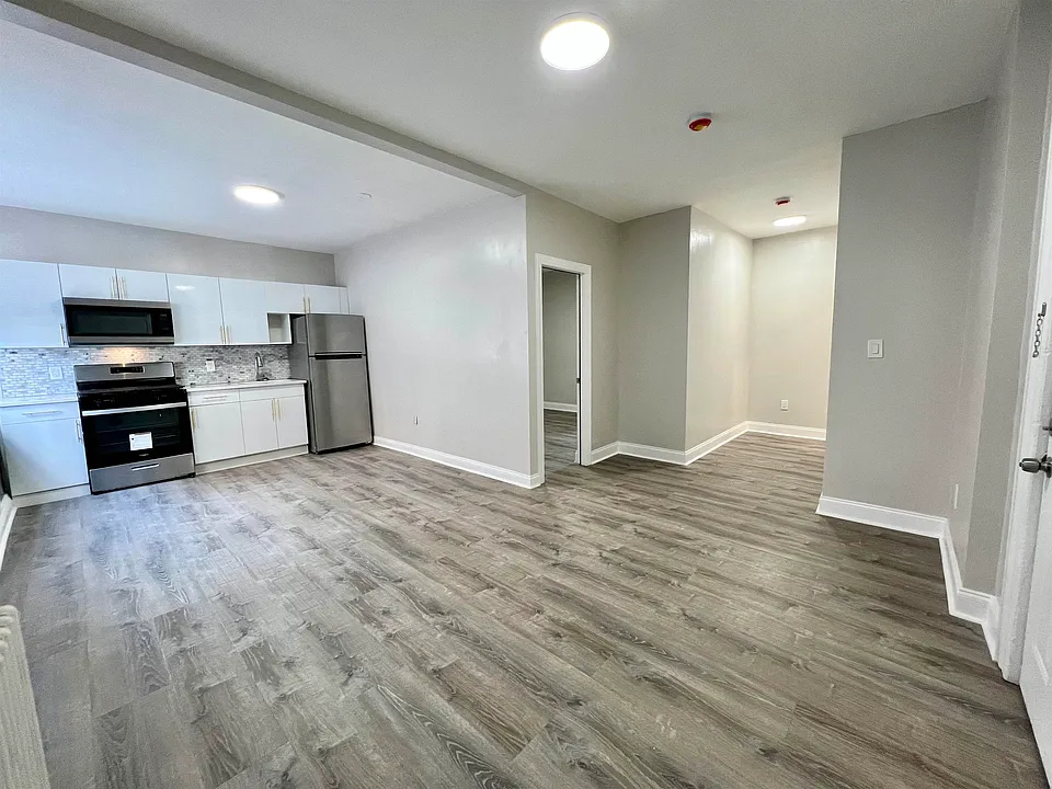 6002 Hudson Ave #1A