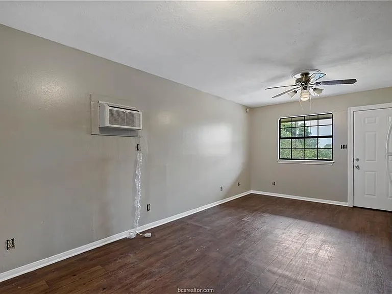 607 Wades Way #5 — Photo 7