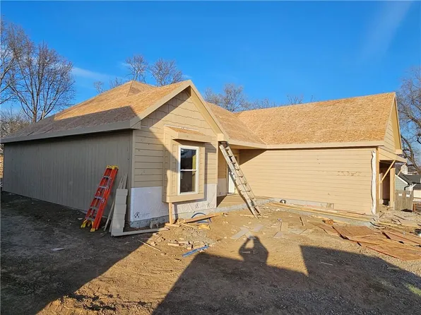 8804 W 49th Ter, Shawnee, KS 66203