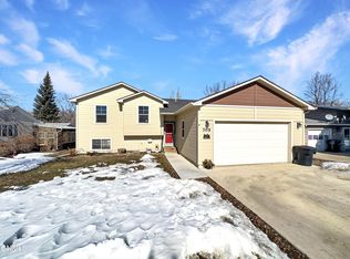 705 25th St E, Williston, ND 58801