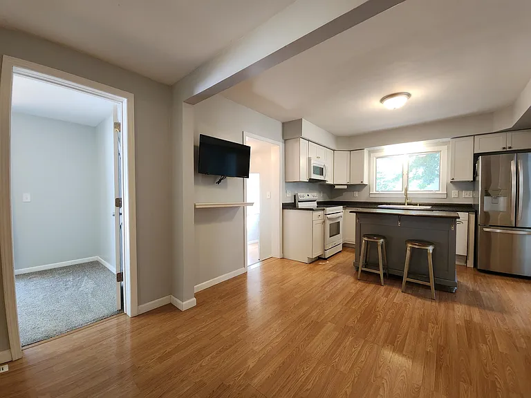 1210 W Union St — Photo 6