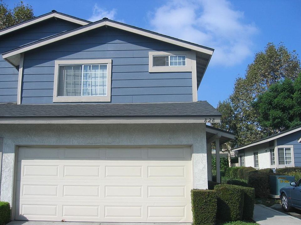 front view, corner lot