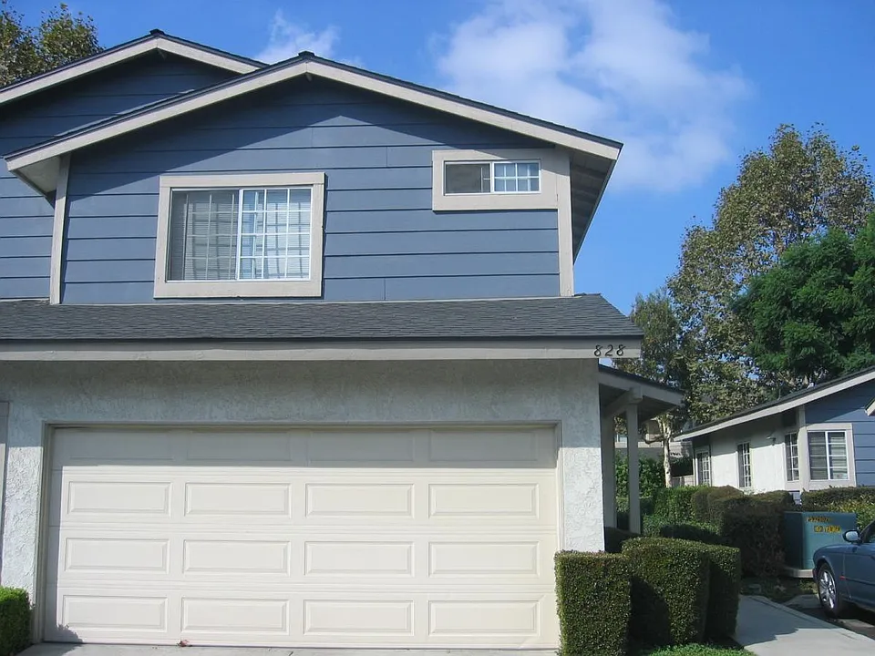front view, corner lot
