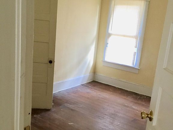 5th image of 2893 Spencer St