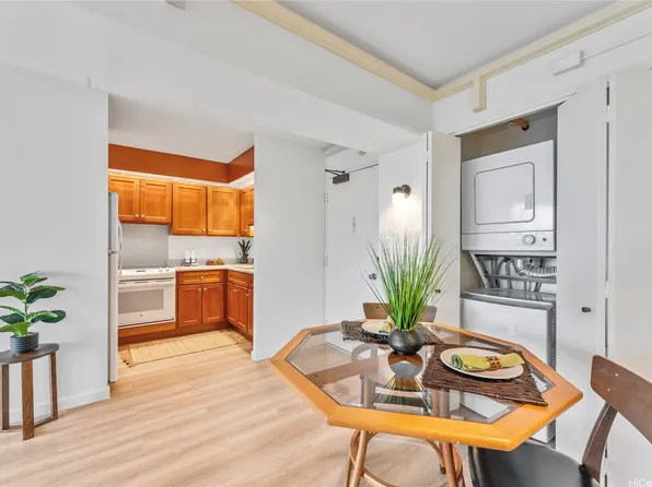 2333 Kapiolani Blvd APT 1612, Honolulu, HI 96826
