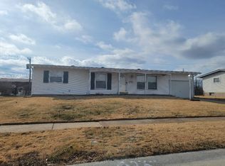 560 Wren Dr, Florissant, MO 63031