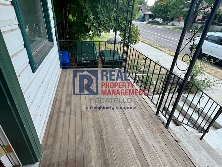 341 S Hayes Ave — Photo 2