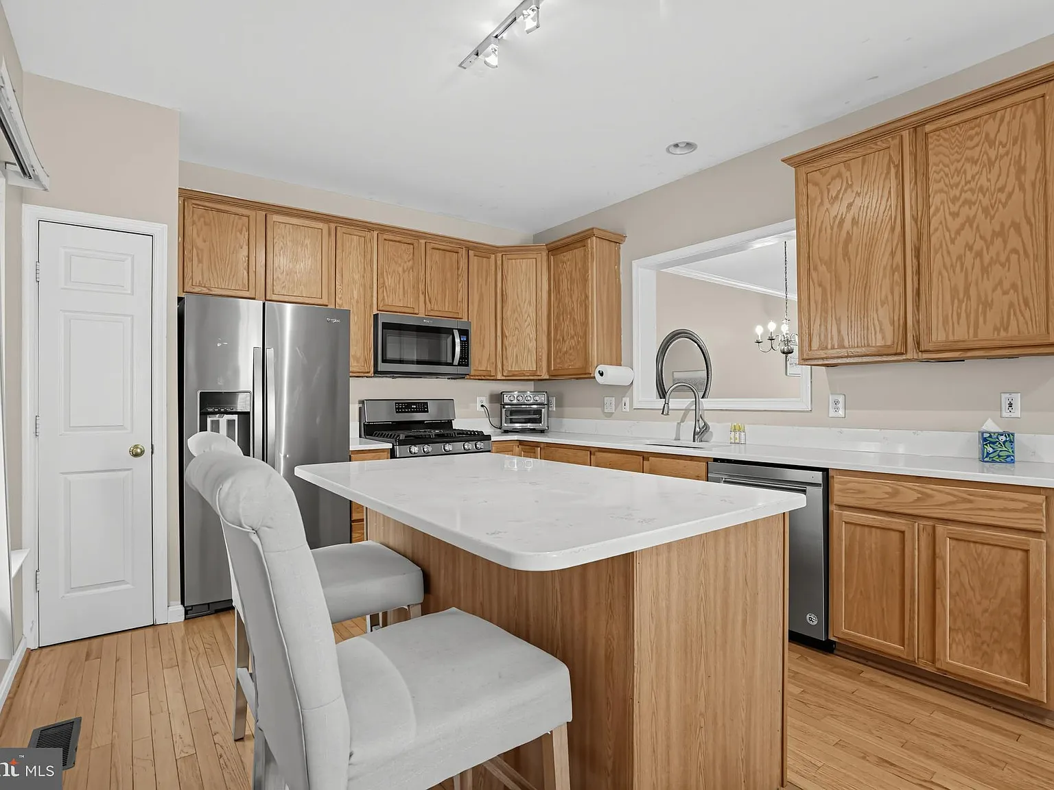 3 bed, 4.0 bath, 2829 sqft, $3,550 — Photo 4