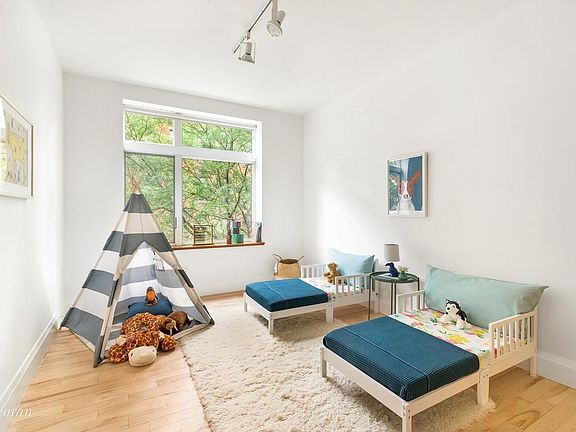 4th image of 675 Sackett St APT 209