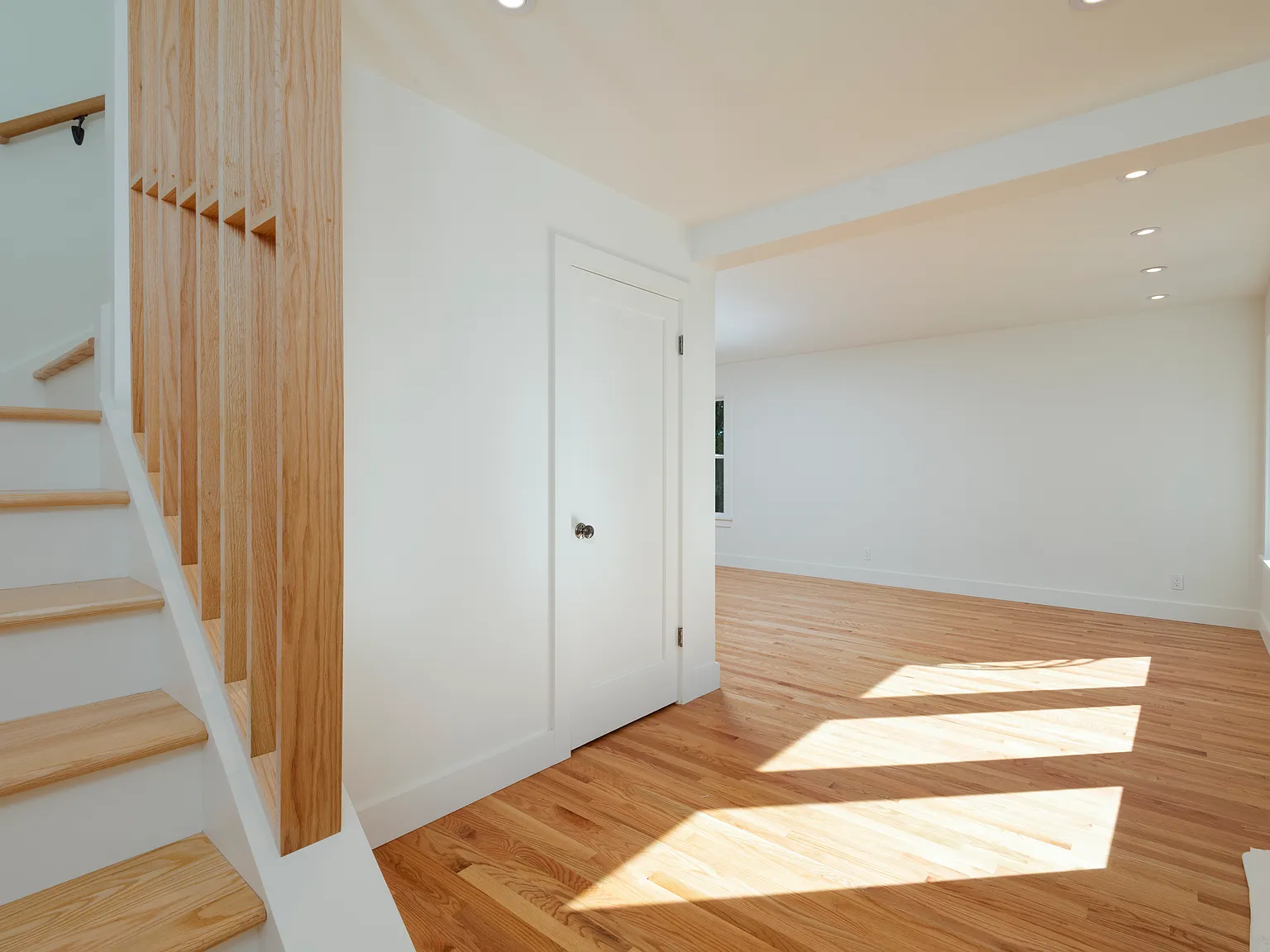 4 bed, 2200 sqft, $4,895 — Photo 3