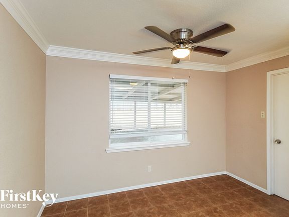 5th image of 909 Gregory Ave