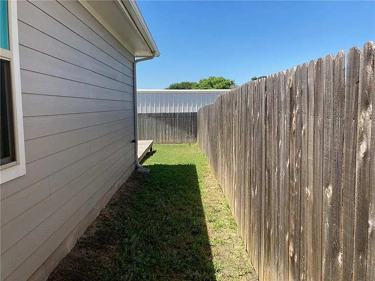 480 Triumph Rd — Photo 31