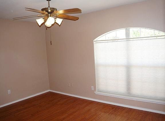 5th image of 628 Douglas Dr