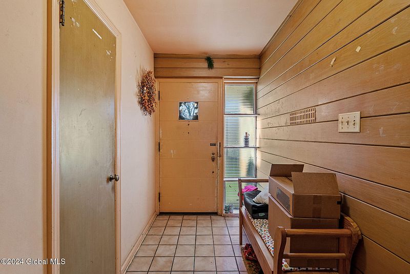 3rd image of 75 Cardinal Avenue