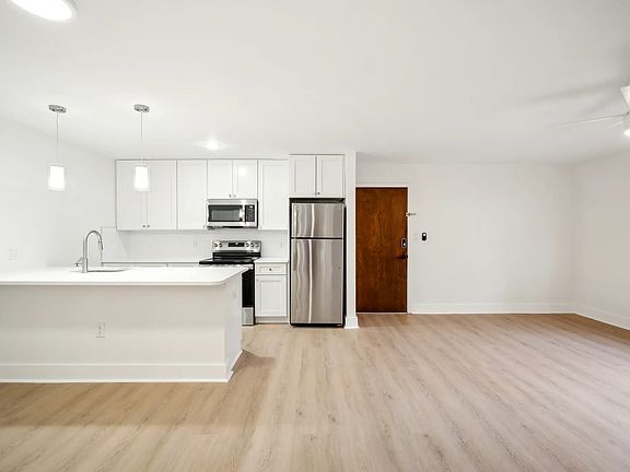 2nd image of 3001 W Horatio St APT 2