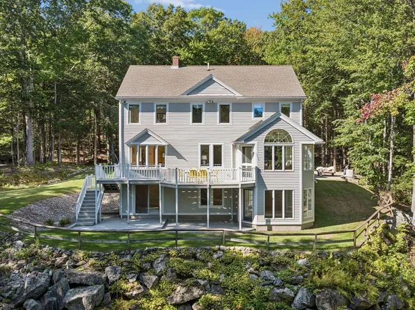 10 Grist Mill Road, Falmouth, ME 04105