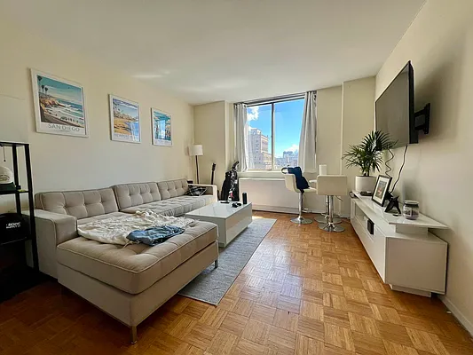 Rented by Oxford Property Group | media 18