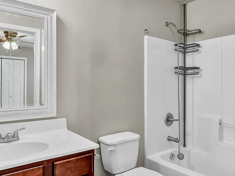 219 W Watt St — Photo 18