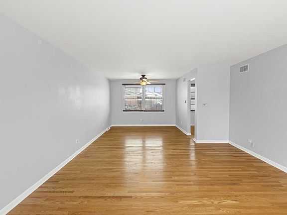 4th image of 5612 W 98th Pl