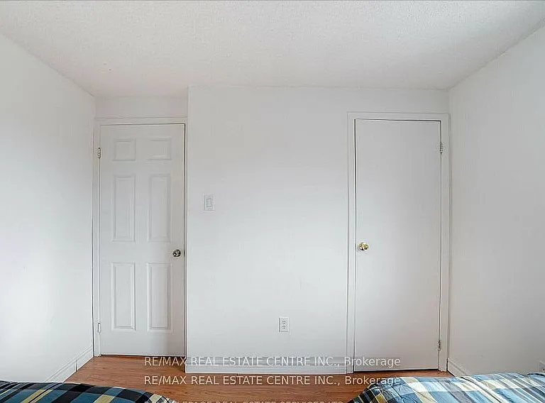 2046 Glenada Cres — Photo 28