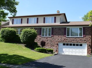 22W300 McCarron Rd, Glen Ellyn, IL 60137