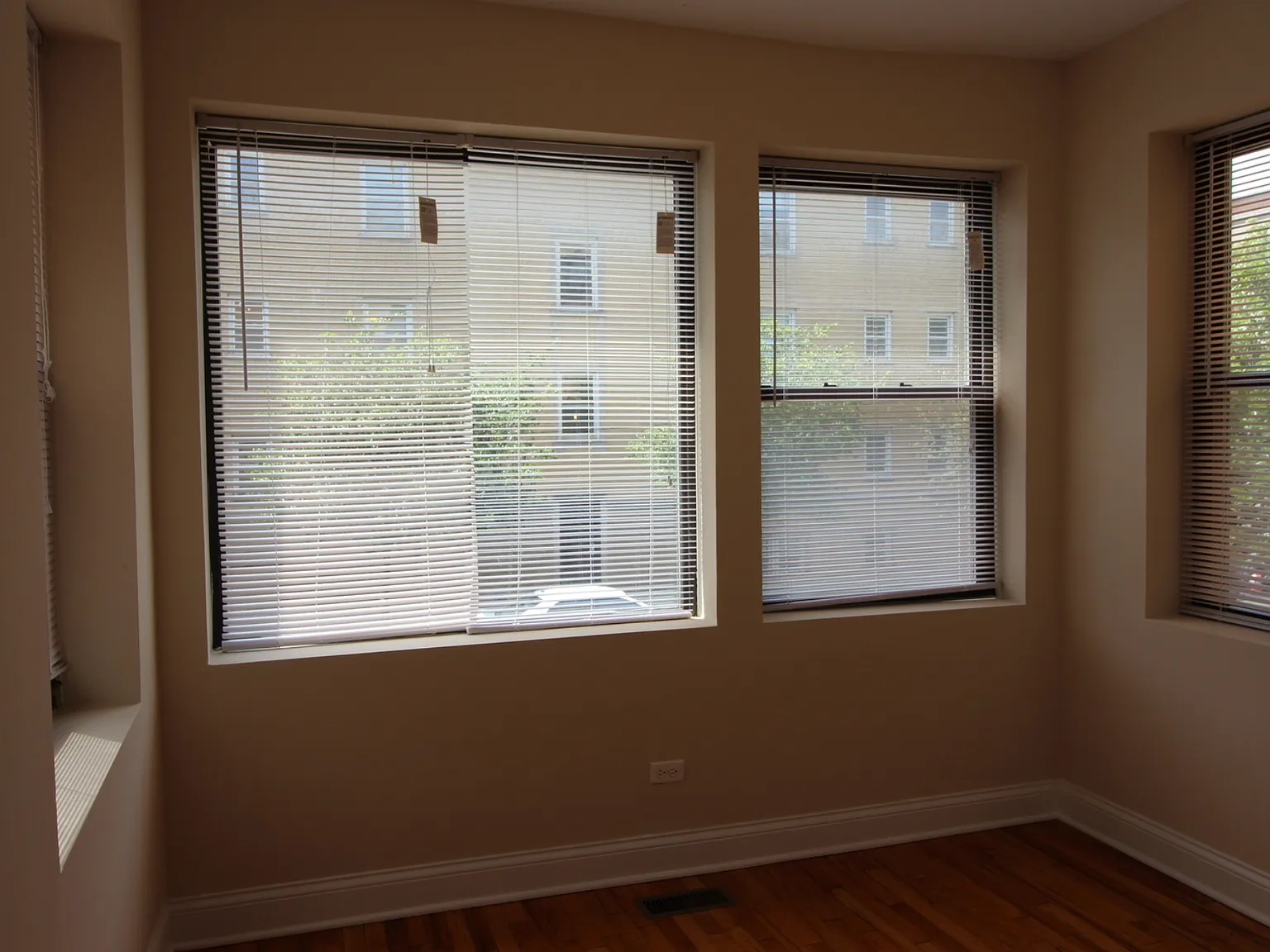 4 bed, 1500 sqft, $2,900 — Photo 2