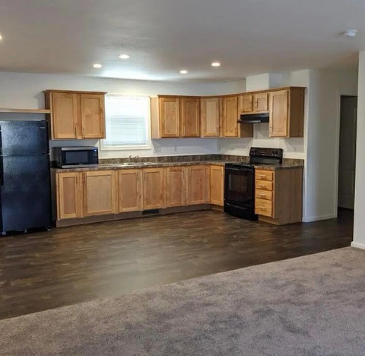 4 bed, 1600 sqft, $2,100 — Photo 4