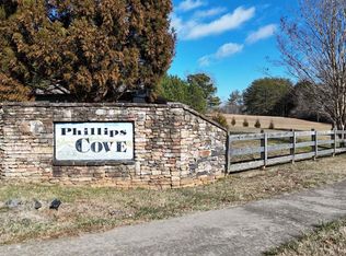 1472 Phillips Cove Dr, Hiawassee, GA 30546