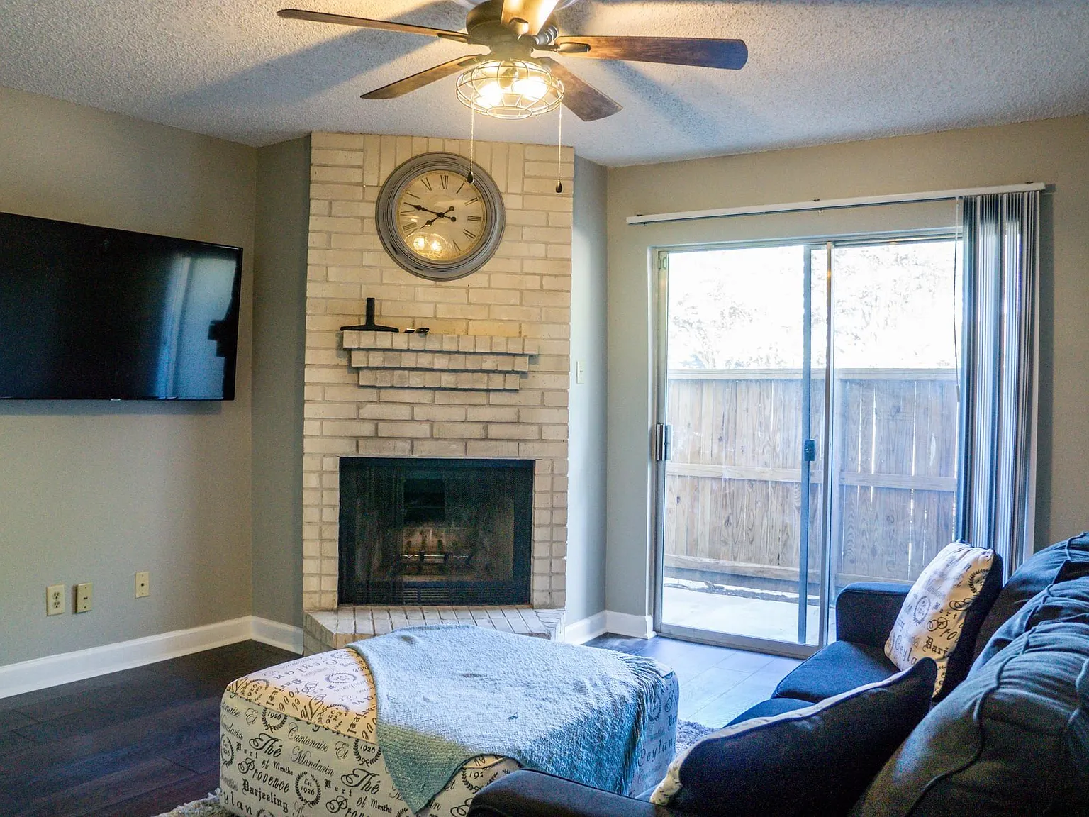2 bed, 2.0 bath, 824 sqft, $1,250 — Photo 4