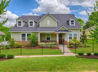 918 Caroline St, Montgomery, TX 77356