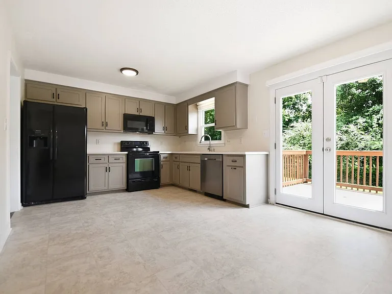1500 Sunshine Dr — Photo 5