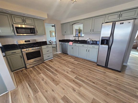 3rd image of 2435 Garden Park Dr