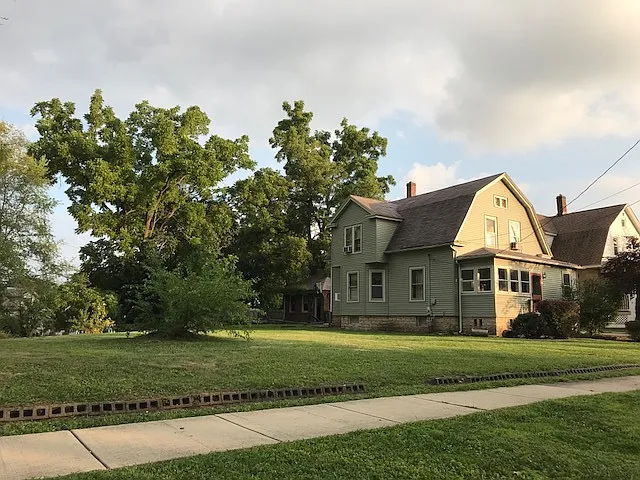 635 South St photo 1