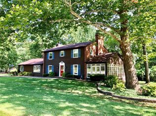 2 Ranch Ln, Saint Louis, MO 63131