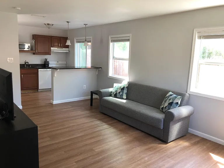 2319 Glendale Ter — Photo 10