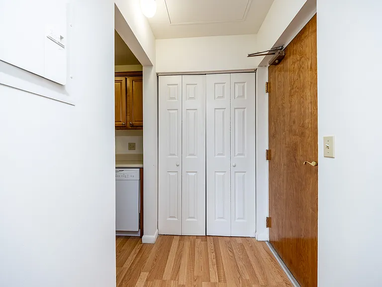 Clintwood Apartments — Photo 34