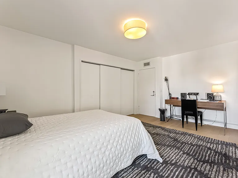 1824 Webster Ave — Photo 46