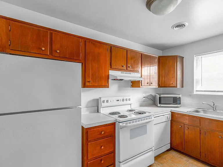 Brookbend Apartments — Photo 18