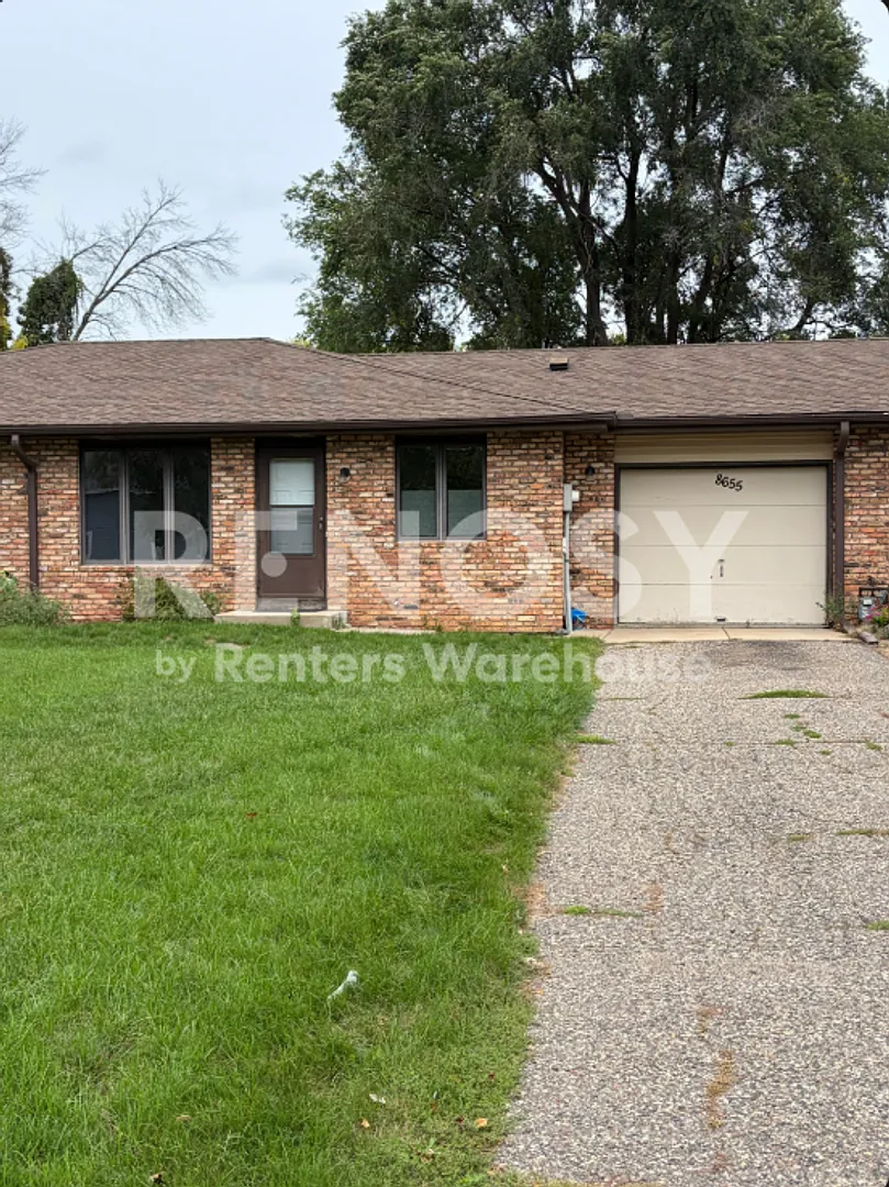 2 Bedrooms, 1 Bath, Townhouse, Lakeville, MN — Photo 1