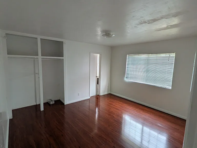 113 N Carol Dr — Photo 9