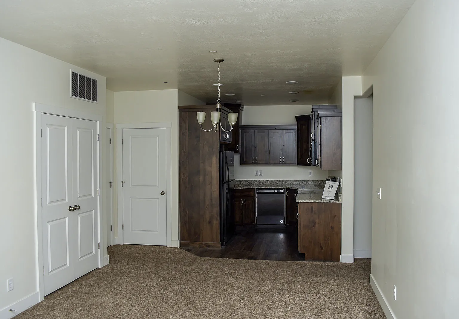 3 bed, 2.0 bath, 1196 sqft, $1,525 — Photo 2