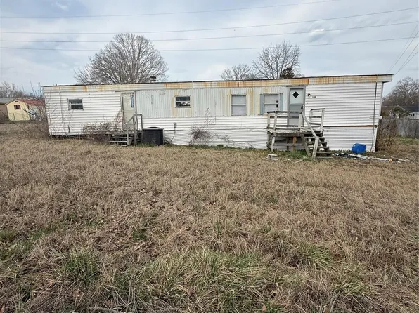 100 Stella St, Clover, SC 29710